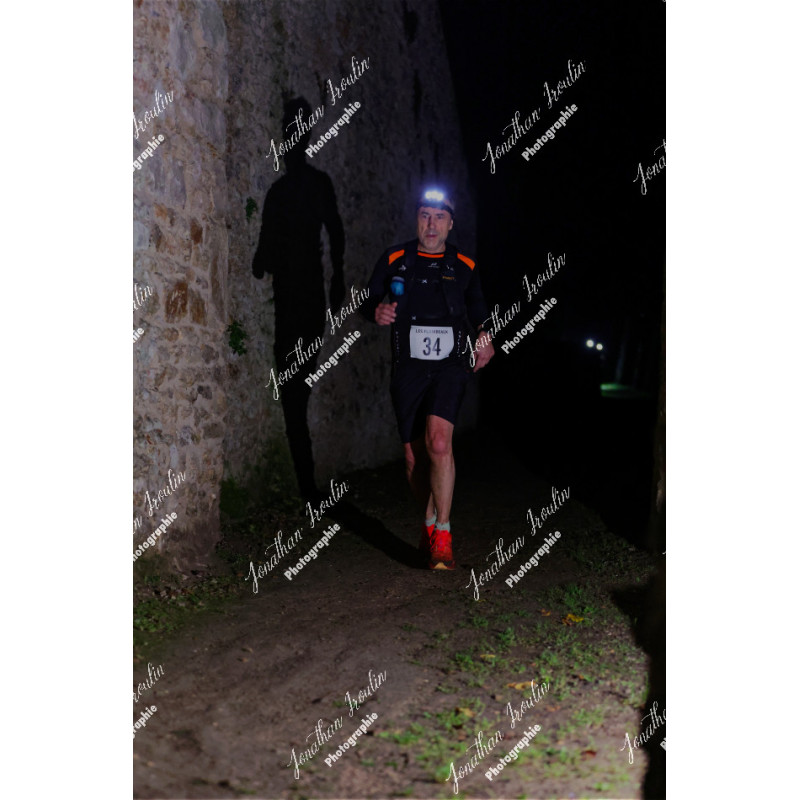 2025-11-15_21-40-57_JI_L8187_ps